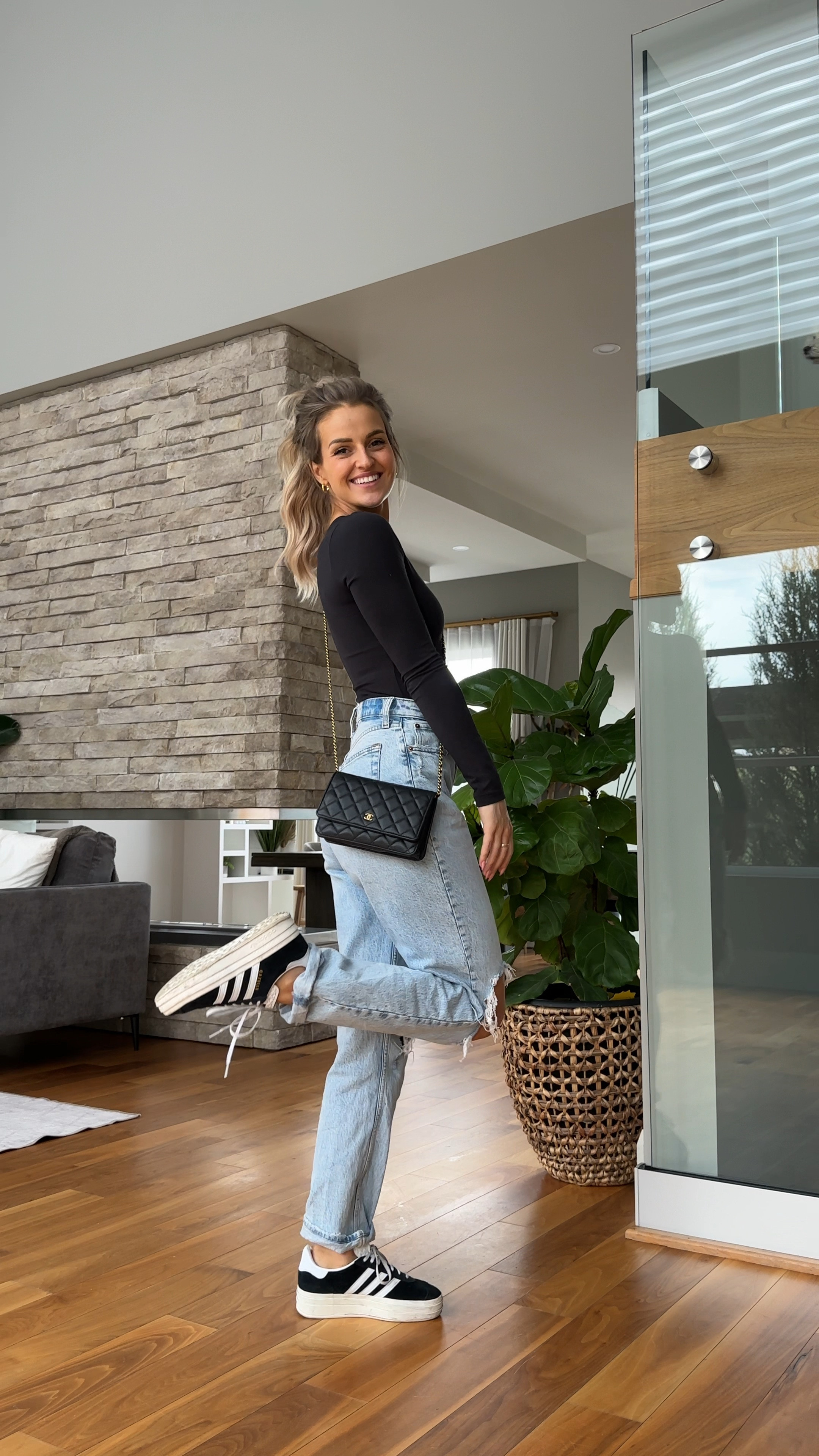 Causal jean outfit of the day! 🤍✨🤗

Wearing a size 35R in the jeans and a 6 in the top, but I would prefer a 4! 

#LTKshoecrush #LTKfitness #LTKSeasonal