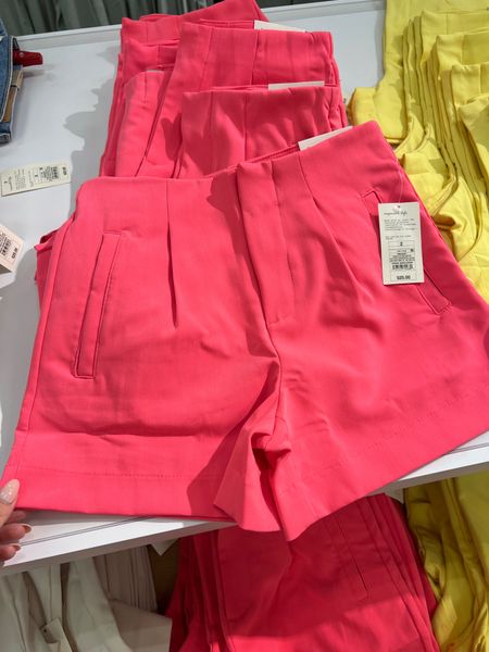 Not ready for summer clothes yet, but these trouser shorts are so stinking cute and I had to get them before they sell out! 
Target style, spring style, pleated shorts

#LTKfindsunder50