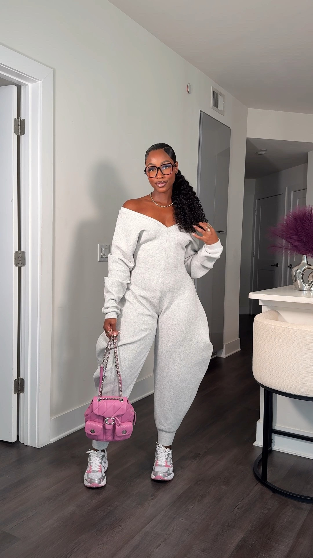 This jumpsuit is so comfy! Perfect for running errands, airport, or any chill event 🤭😍
•
Jumpsuit✨ MEDIUM 