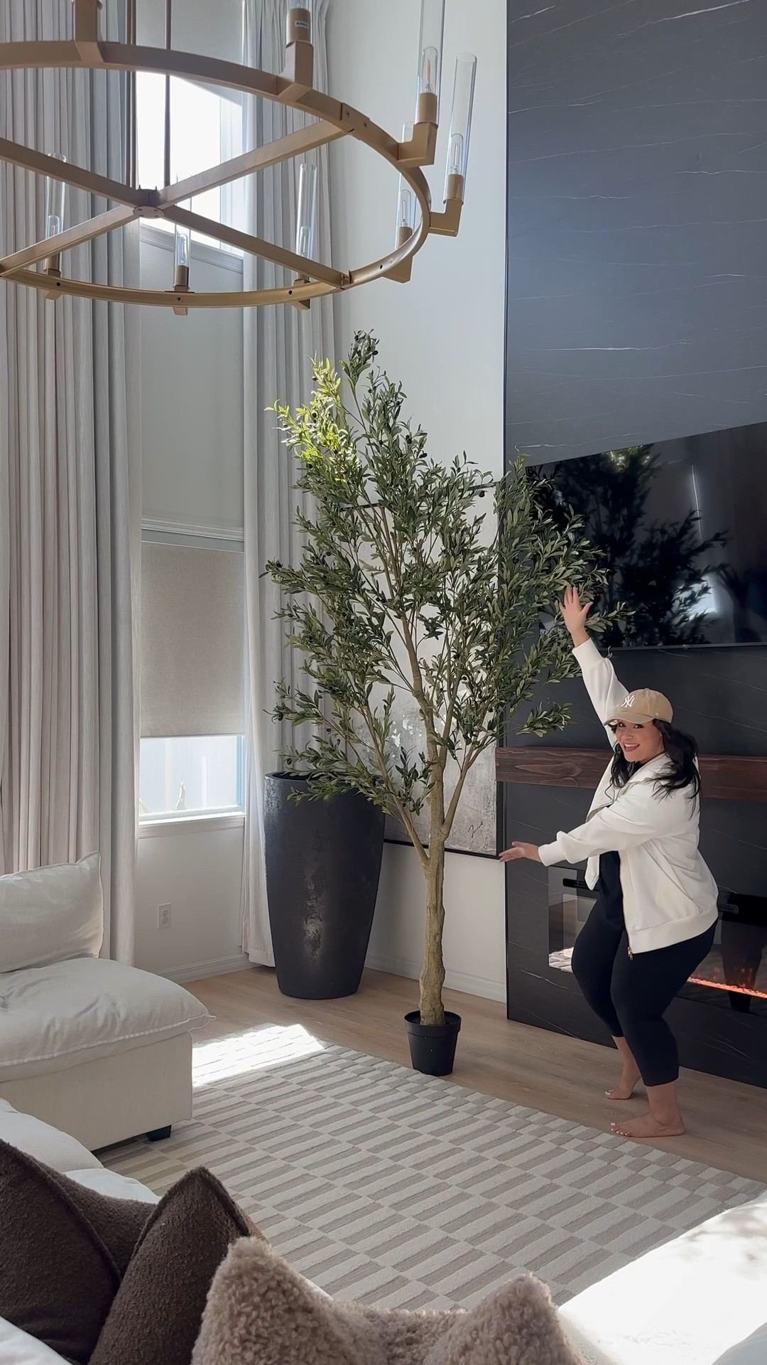 My realistic faux olive tree is available in 6ft and 8 ft. Pick the perfect size for your space! ❤️



Living room
Luxe decor
Faux tree
Large planter
Home
Home decor
Plants
Faux olive tree

#LTKHome #LTKstorytime #LTKvlog