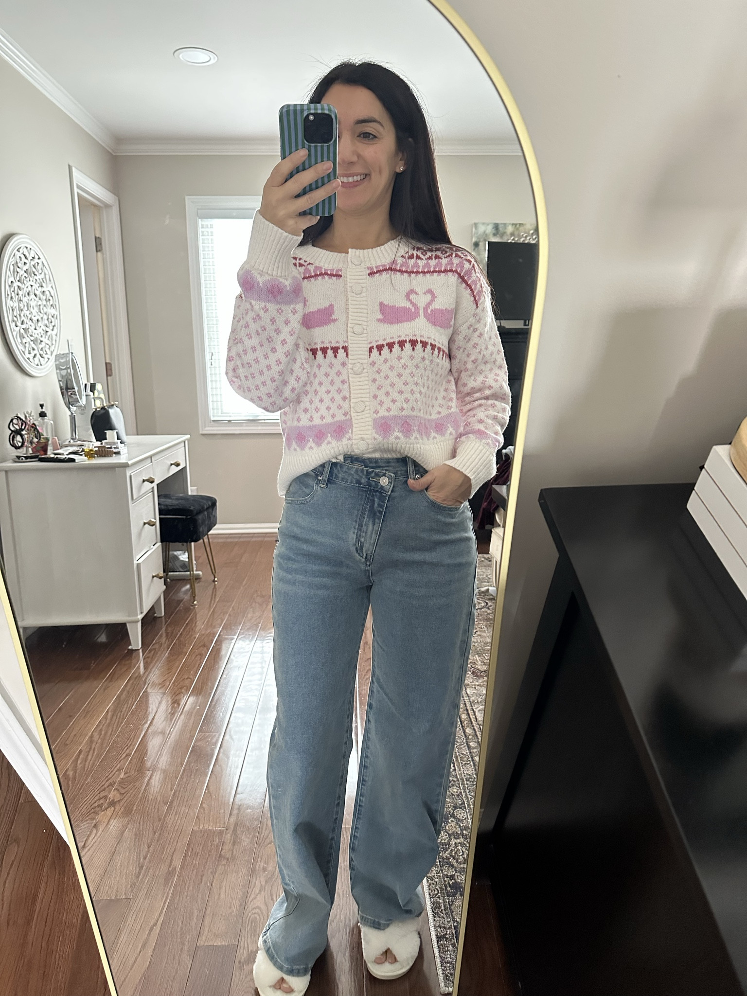 Loving this swan sweater!

#LTKSeasonal #LTKHoliday #LTKOver40