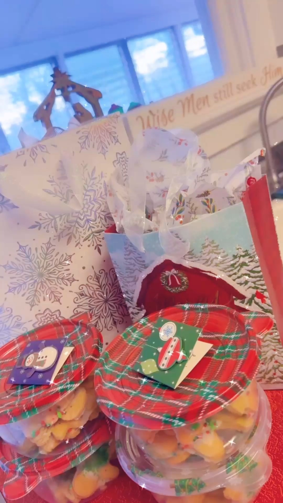 About to head out the door for our last CBS Bible Study Group 💒 (& preschool class for J 🫶🏽) of the year 🎄✨ with lots of goodies 🍪 to share ❤️ and gifts 🎁 to deliver out and about around town and to our neighbors when we get back!! 🌟 Hope everyone has a merry Wednesday!!! 🎀

#LTKHoliday