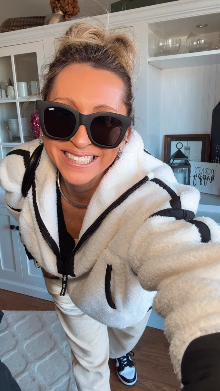 Some days you just pull for your favorite pieces… I pull for these pieces CONSTANTLY… some of the most versatile and comfortable items… hope your week has started off positive & strong… 

FP movement, athleisure, winter outfits 

#LTKActive #LTKootd #LTKSeasonal