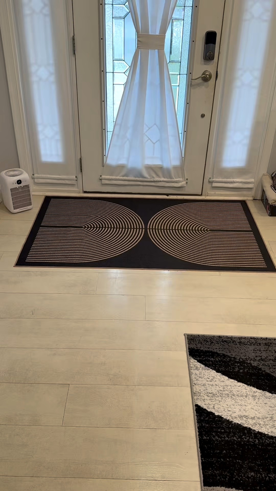 Modern rainbow jute rug that’s washable, non-slip, and perfect for entryways, porches, and patios.

#LahomeRug #OutdoorRug #WashableRug #JuteRug #EntrywayRug #PorchDecor #PatioDecor #FrontDoorMat #FarmhouseDecor #HomeDecorFinds #LTKHome


#LTKFindsUnder50 #LTKHome