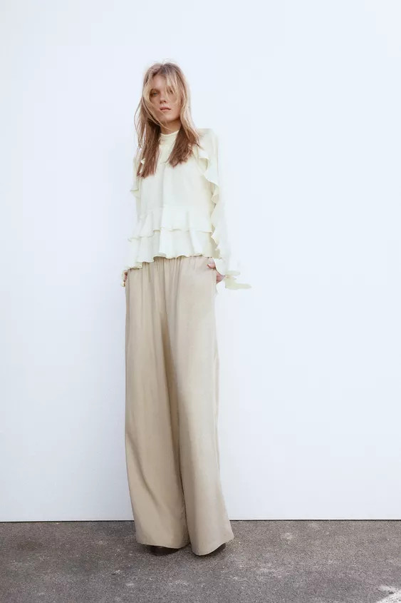 High-waisted pants with elastic waistband. Side seam pockets. Wide leg. | Zara US