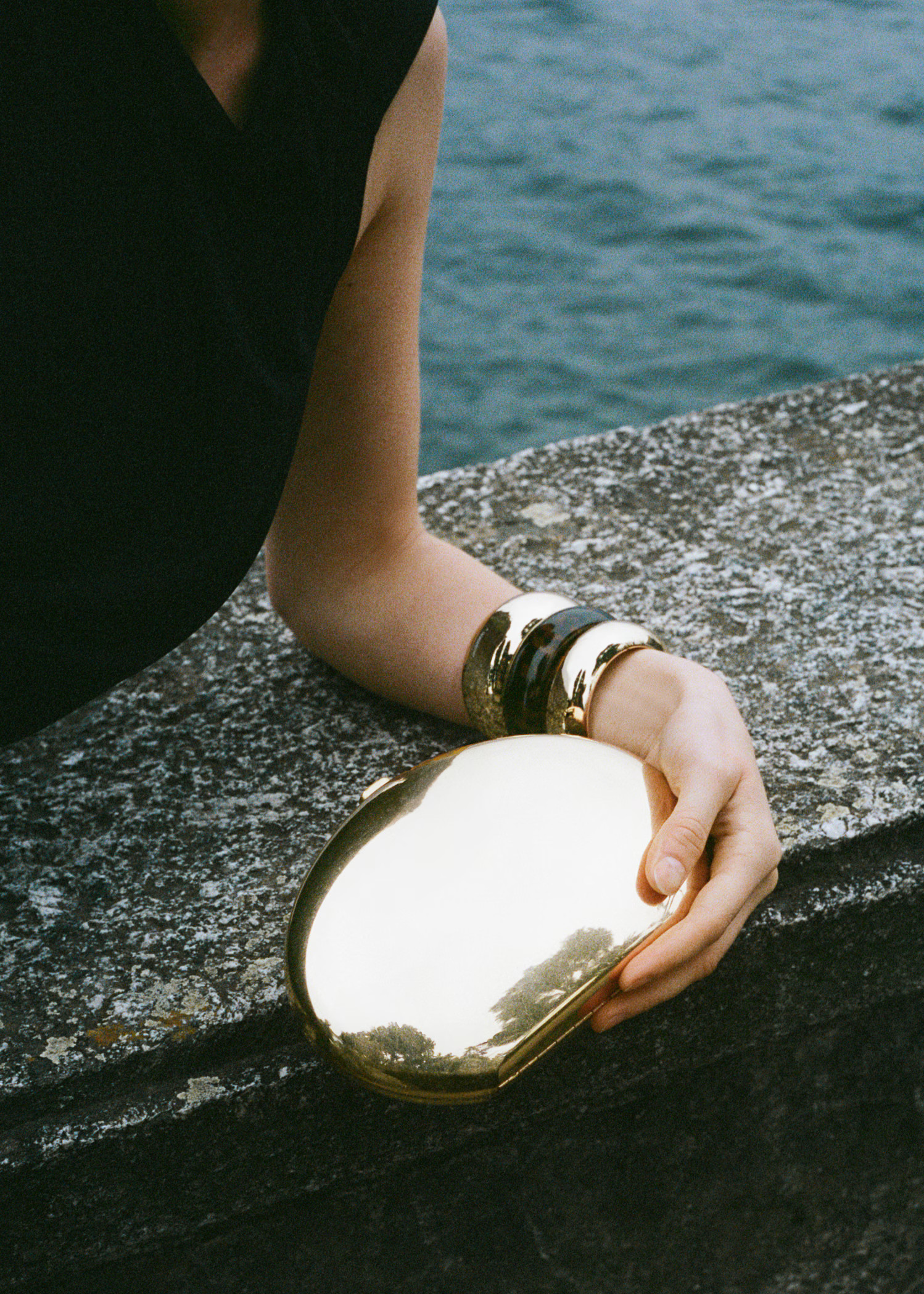 Metallic clutch handbag - Women | MANGO United Kingdom | MANGO (UK)