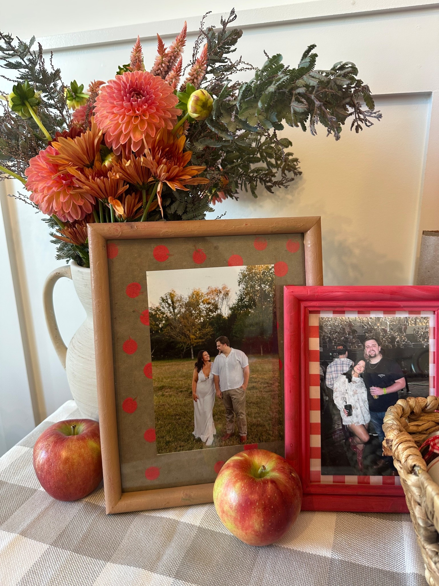 The best DIY’s come with #plaidcrafts - these frames that I thrifted & repurposed for Brittany’s shower stood out so much because of the amazing products for a craft lover! Whether you’re looking for paint, Modge Podge, or anything in between - they’ve got what you need for all the DIY’s your heart could desire! 


Plaid crafts // diy // bridal shower // wedding diy 

@plaidcrafts