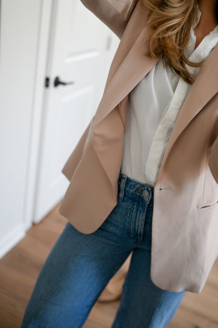 Bringing it back to basics is never a bad idea 🧥 this Amazon blazer makes any outfit! It’s the perfect go-between for the oversized and fitted look.

#LTKSeasonal #LTKworkwear #LTKmidsize