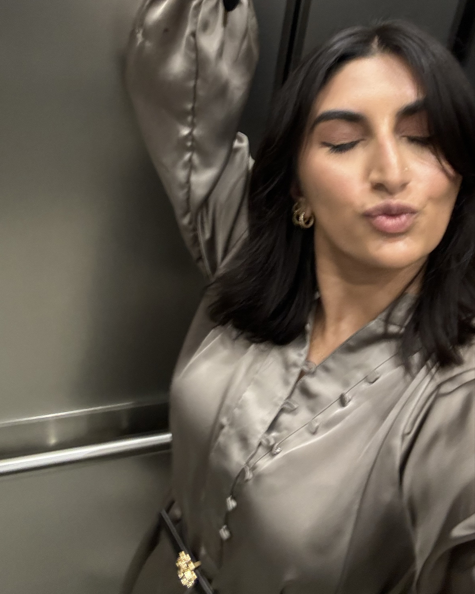 My favorite versatile belt is on sale!!! #nordstromanniversarysale 

This 1” reversible belt in black and brown is a staple in my closet. I wear it with jeans/trousers, spice up a plain dress, and even use it as a coat belt in a pinch! 
More of an investment piece but worth the $$$

#LTKSaleAlert #LTKStyleTip #LTKGiftGuide