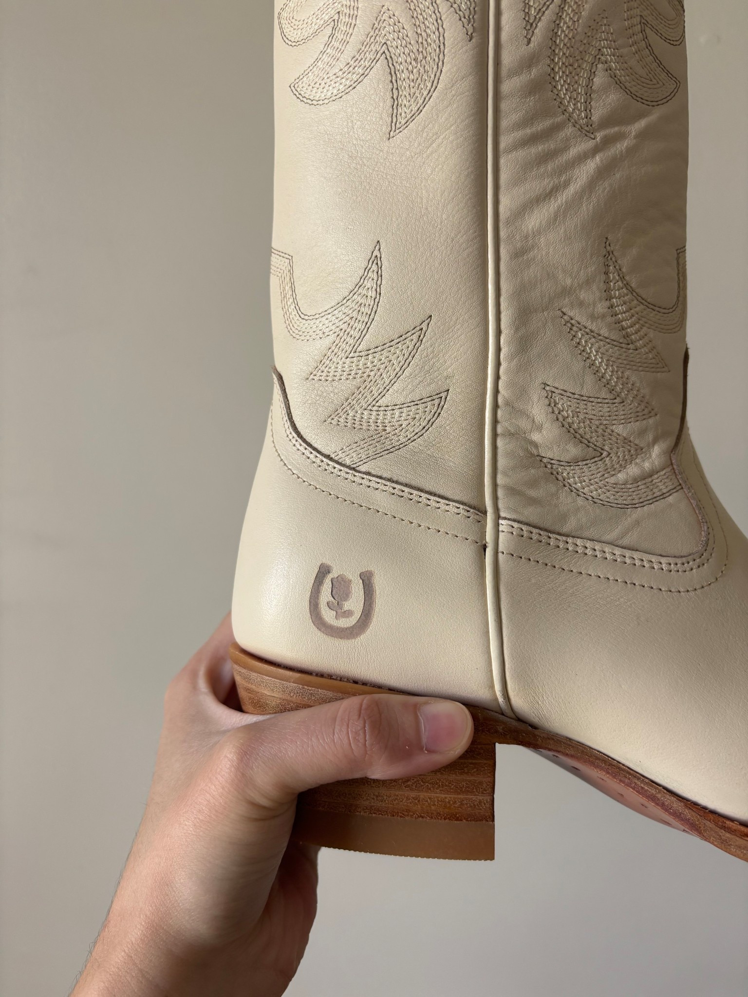 Fun custom branding for Derby at the Louisville Tecovas store 🤍🐴🐎 make sure to swing by derby week to take advantage of their exclusive brands!

#LTKootd #LTKselfcare #LTKstorytime