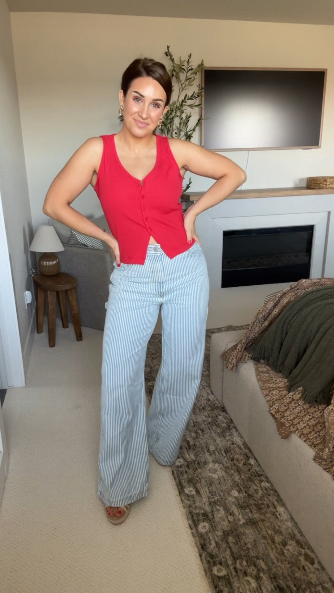 Vest is a S
Pants are s 28 (they feel baggy so if you want them more fit size down 1)
Shoes are a 6 (normally I wear a 7)
Makeup look can be found in my linktree and shopmy 😍 

#LTKSaleAlert #LTKFindsUnder50 #LTKPetite