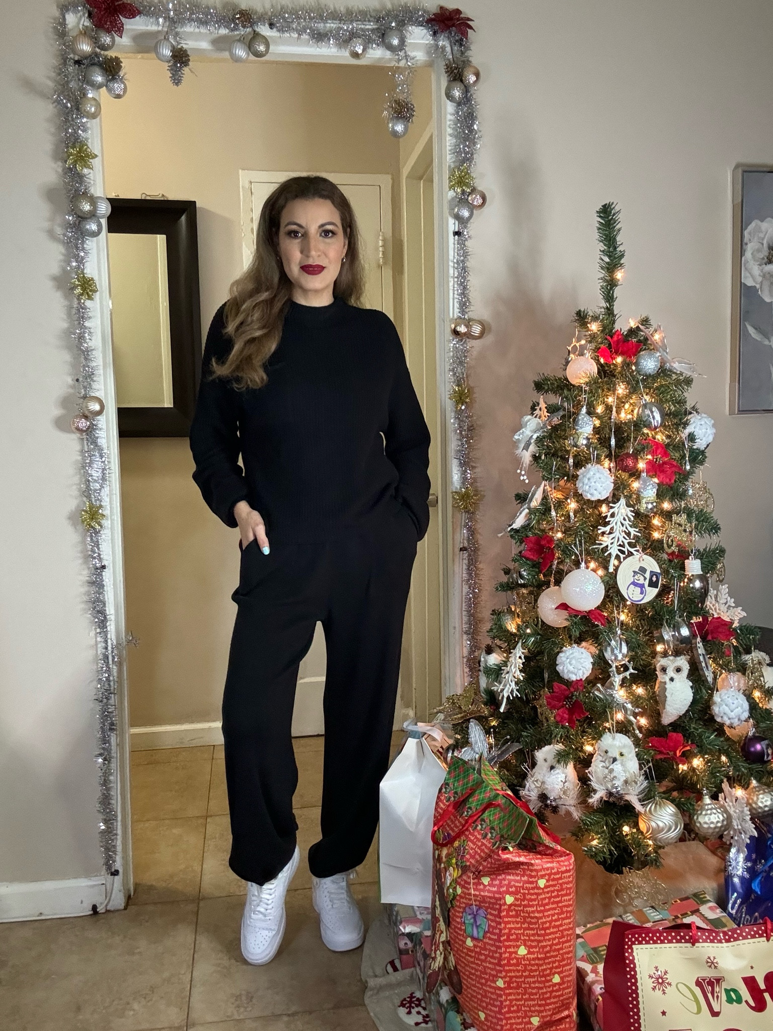 MEROKEETY Conjunto de 2 piezas para mujer, suéter de manga larga, tejido de punto, pantalones de cintura alta, conjuntos de descanso.
Size;M
De referencia es cómodo suave y su tela es tipo crochet 


#LTKGiftGuide #LTKSeasonal #LTKstyletip