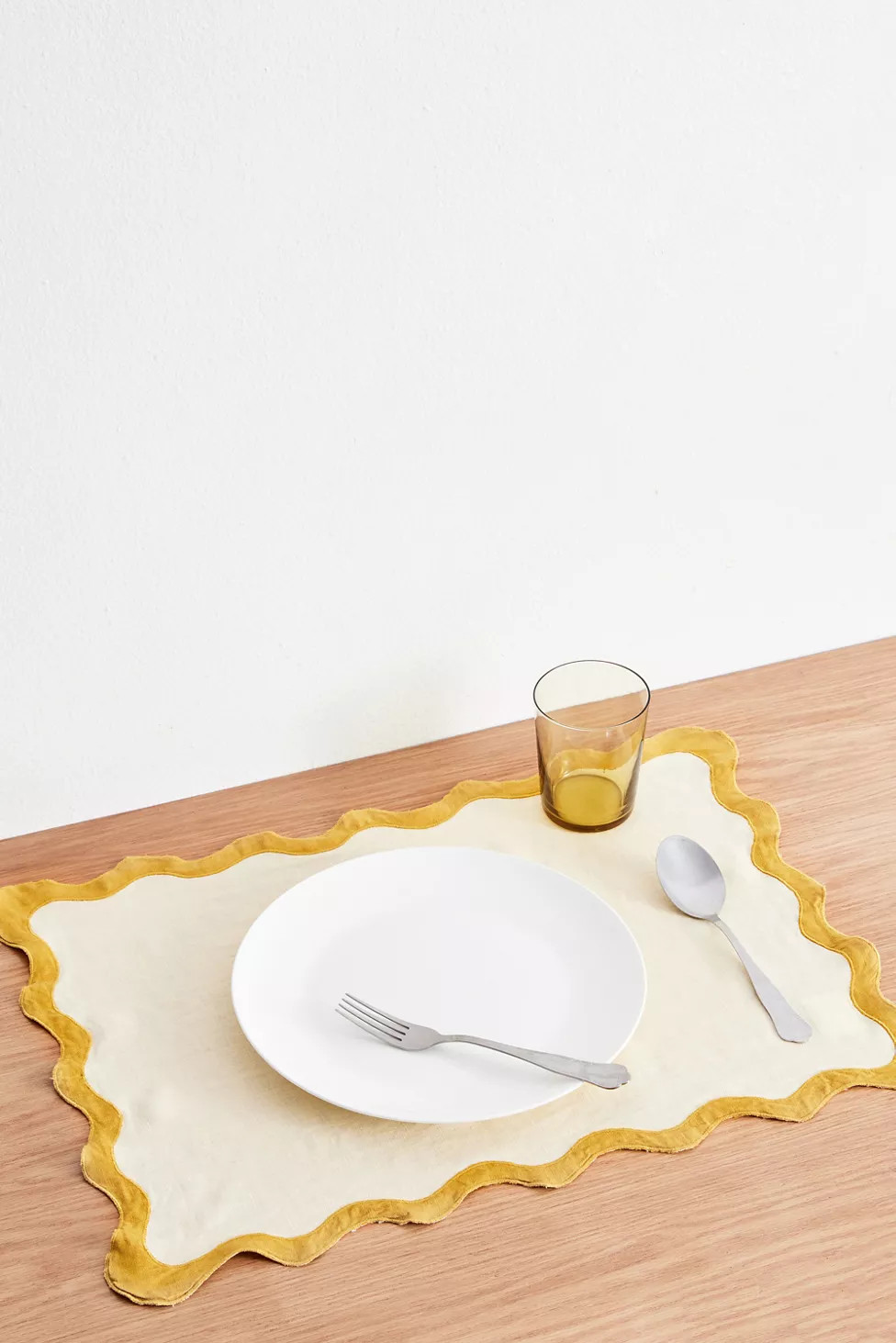 Bed Threads French Flax Linen Scalloped Placemats - Set of 4 | Urban Outfitters (US and RoW)