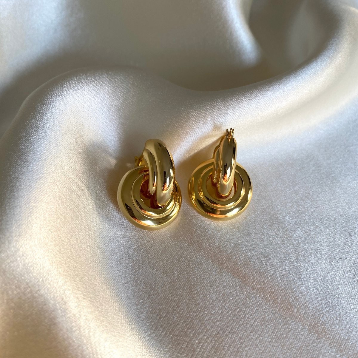 Interlocking Hoop Earrings | Anisa Sojka