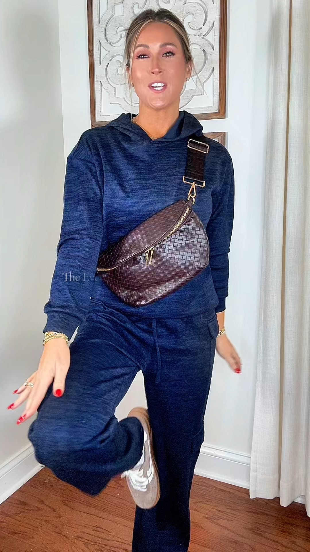 The Everyday Belt Bag I Grab for Everything

This oversized belt bag is one of my everyday essentials. It’s roomy enough to actually hold everything I need (phone, wallet, keys, lip gloss) without feeling bulky, and the adjustable strap lets you wear it multiple ways — crossbody, around the waist, or over the shoulder.

The neutral espresso color goes with literally everything, and the structured design keeps it looking polished instead of sporty. It’s perfect for errands, travel days, school drop-off, concerts, walks, or anytime you want to be hands-free but still look put together.

This is one of those accessories you’ll use on repeat, all year long.

	•	Everyday belt bag
	•	Crossbody belt bag
	•	Hands free bag

#TikTokCreatorSearchInsightsIncentive #HolidayHustle #TikTokShopHolidayHaul #FashionDeals #tiktokholidaycontest @modern and chic 

#LTKmomlife #LTKGiftGuide #LTKootd