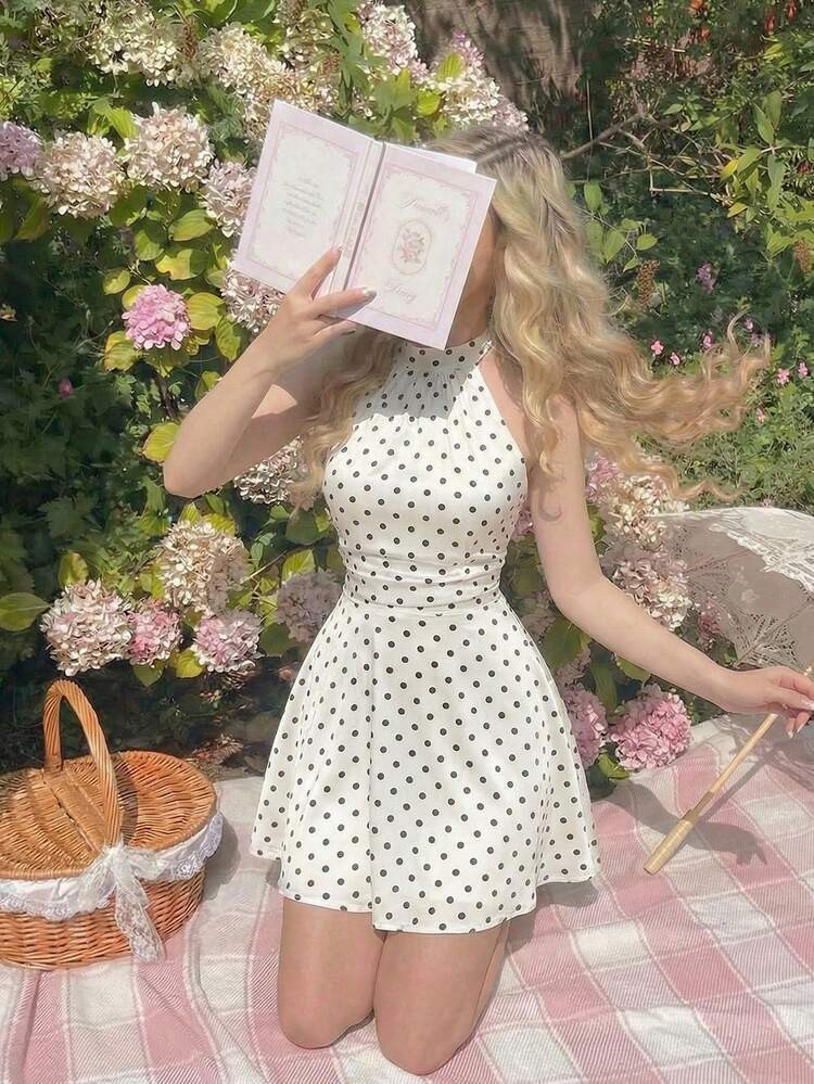 SHEIN MOD Vestido Mini Con Estampado De Lunares, Espalda Descubierta, Retorcido Y Fruncido, Con Cuello Halter Para Mujer. Vestido Elegante Para Fiestas, Bodas, Vacaciones, Estilo Vintage Años 50, Rockabilly, Con Estampado De Lunares, Para Picnic, Estilo Cottage Core, En Blanco Con Lunares, Vestido De Graduación Y Playa | SHEIN