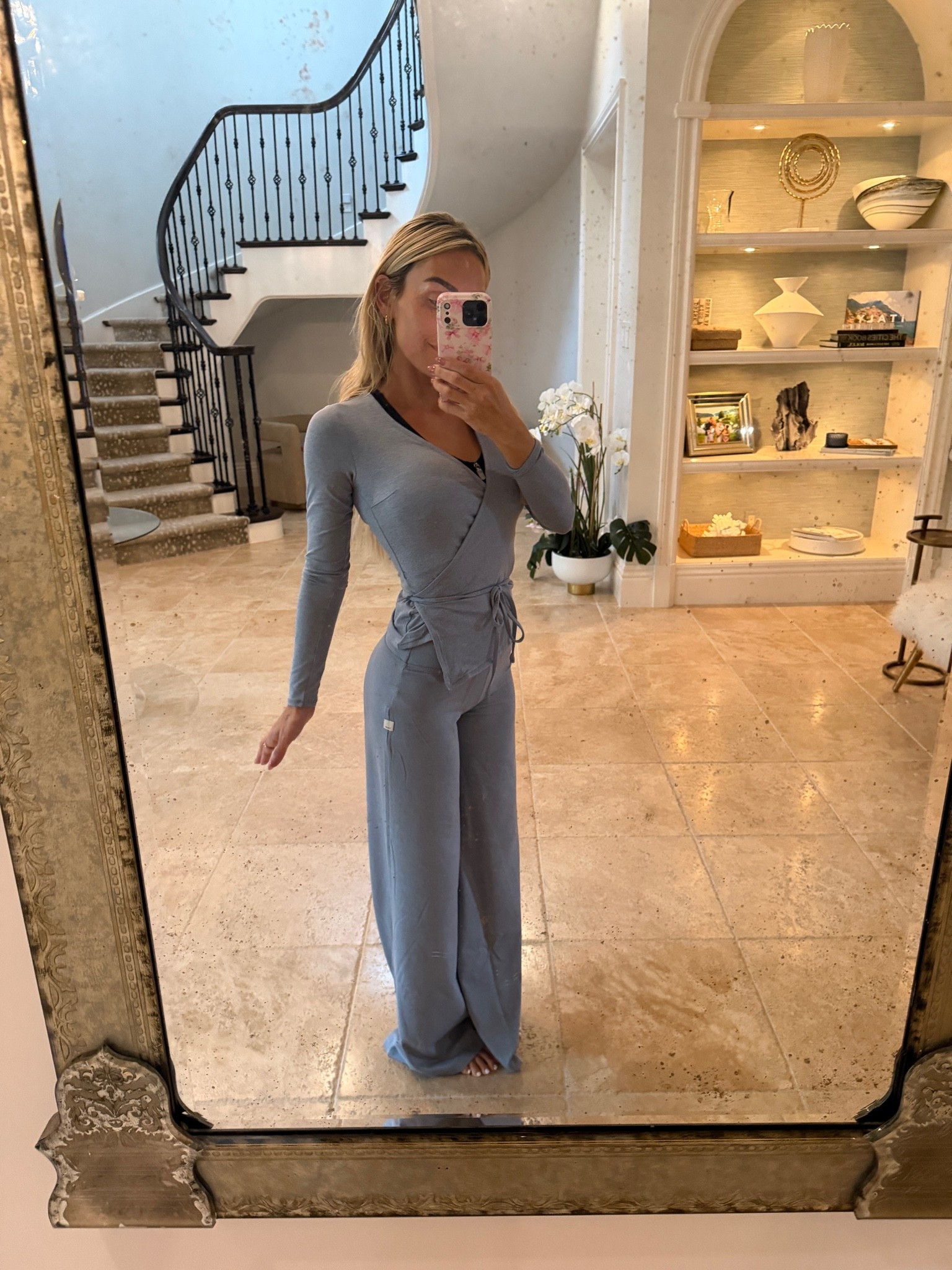 I love the DreamKnit™️ collection from @Vuori US - so soft and comfortable! Would also make the perfect gift for Mother’s Day 🎁 any mom would love to receive a cute & comfy set that’s perfect for any occasion! #vuoripartner