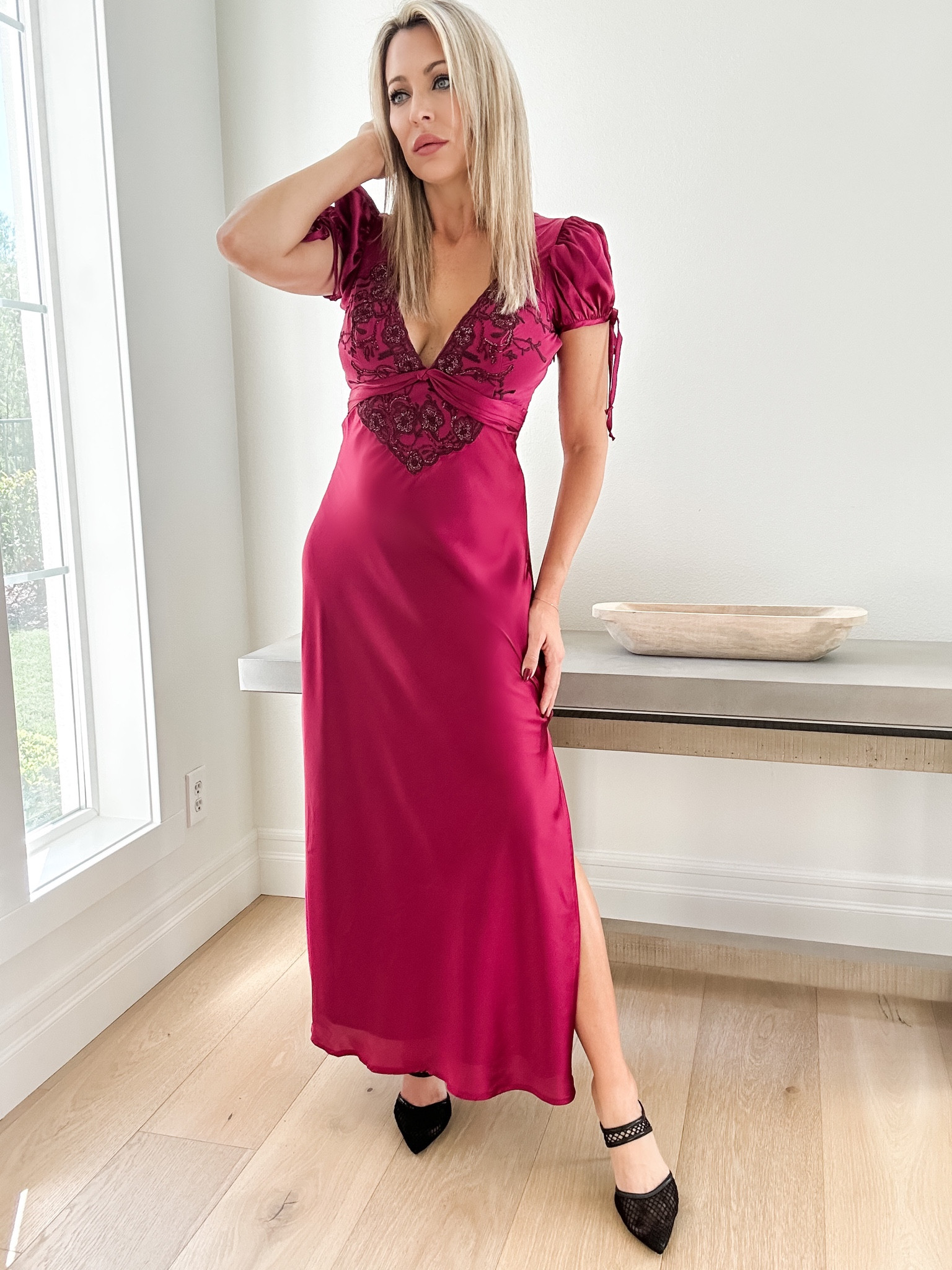 Fall Dress 

Love this silk slip dress with applique and romantic details. High slit. Great for holiday or fall family photos. Size up 1. 

#LTKHoliday #LTKSeasonal #LTKstyletip