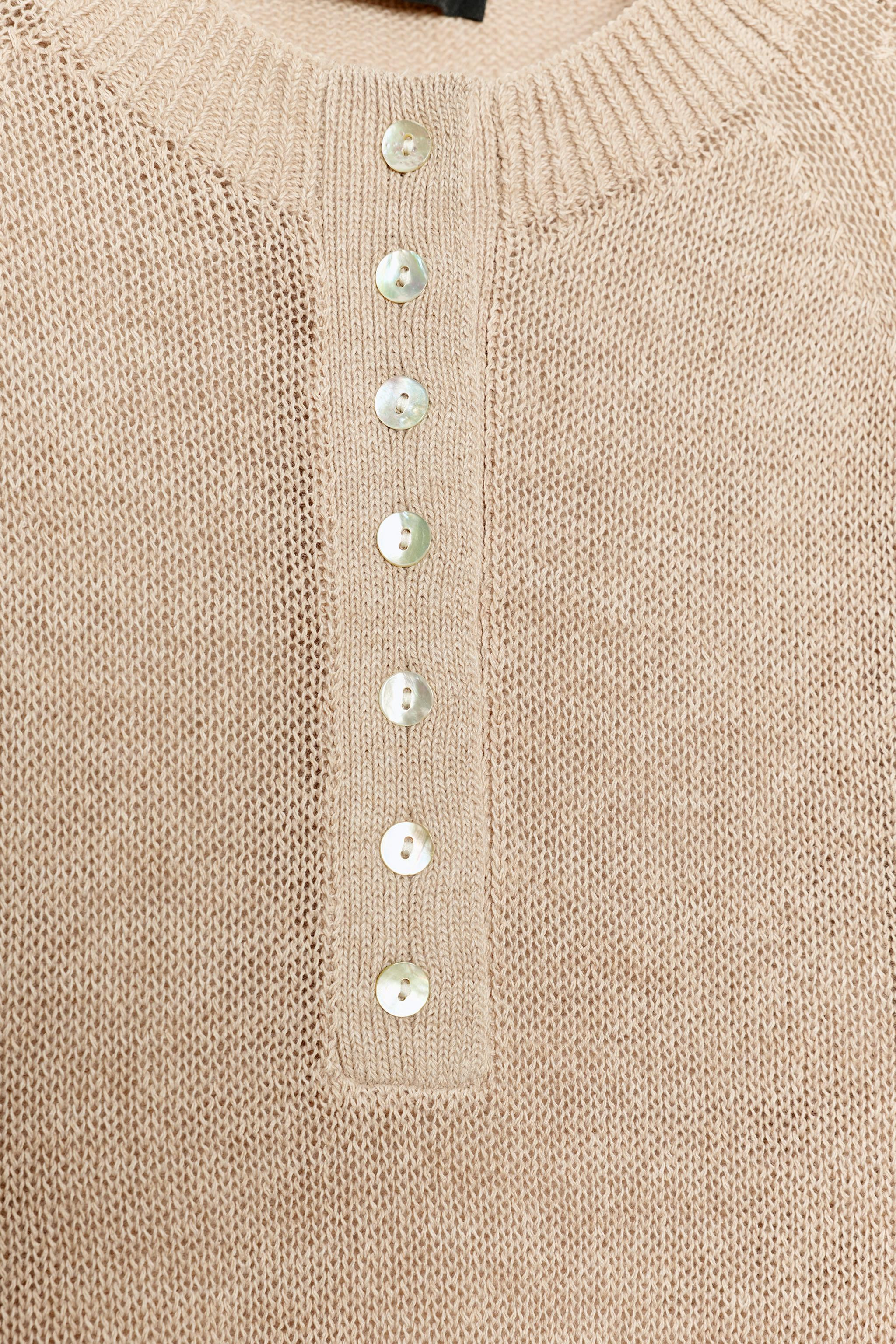HAUT EN MAILLE \u00c0 BOUTONS | Zara FR