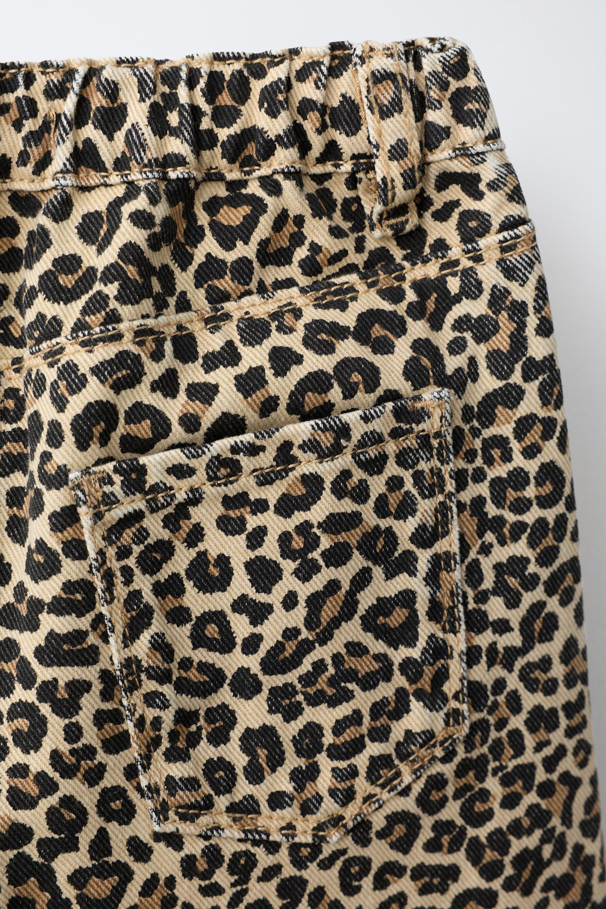 Wide leg pants with adjustable inner waistband. Front button closure. Front pockets and front pat... | Zara US