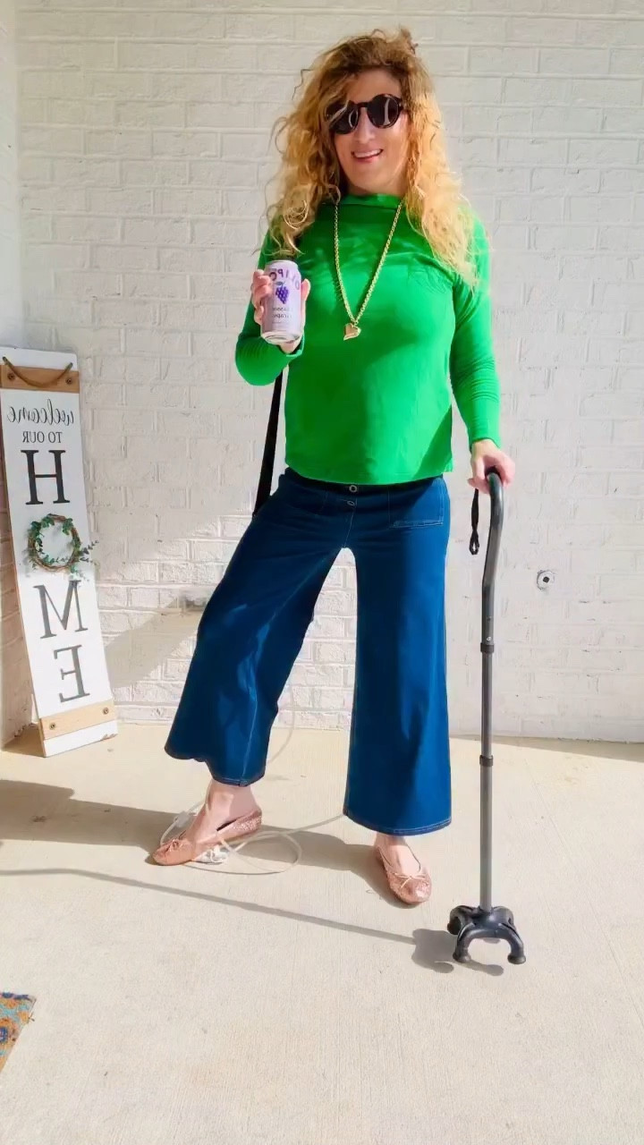 How did I get my @drinkolipop today by drone yep we living in 2050 here in charlotte thanks to @doordash !!! Yes this is me and my only standing today… you don’t want see the walk or how many time I fell trying to film … how you had anything delivered by drone where you live…  but this Italian girl wore her st. Patrick day look!! I hate snakes so I love st. Patrick!!I love my @dudley_stephens and use Heather20 to save my necklace @erinmcdermott1 .. jeans are @halara_official .. sunglasses and shoes @amazonfashion 
.
.
Psalm 31:15 – My future is in your hands. Rescue me from those who hunt me down relentlessly. 
.
,
Shop my look on @shop.ltk and @shopmy bellevueblue 
.
.
St Patrick day .. discount code… jewelry .. chronic illness.. style .. makeup .. beauty .. positive vibes .  Verse .. door dash .. drone .. gut health .. sweet treat .. fleece … green fashion .. curls .. clt .. disabled 
.
.
#doordashdrones #beauty #stpatricksday☘️ #style #chronicillness