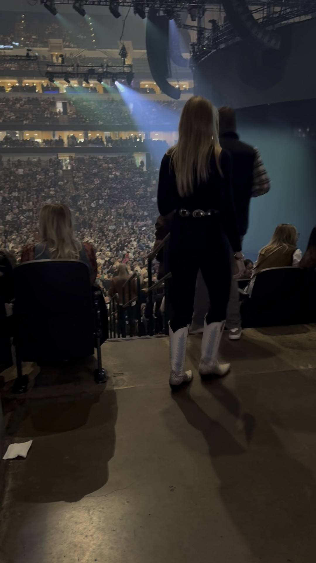 POV you get @spaceykacey tickets at 8 and she goes on at 9 🤠

Kept it simple and had fun with some classic Western accessories! I usually keep my style pretty simple and rely on a few hero pieces (boots/belts/bags) to make the outfit pop. These are the unique pieces worth investing in IMO!

Top: @jcrew 
Jeans: @jbrandjeans ‘Maria’ style (keeping my skinny jeans for this exactly reason!)
Belt: Vintage @ralphlauren via @ebay 
Boots: Kate Crème via @mironcrosby 

#ltk #ootd #kaceymusgraves #deeperwell #concert #concertoutfit #neonmoon

#LTKFindsUnder100 #LTKSeasonal #LTKFindsUnder50