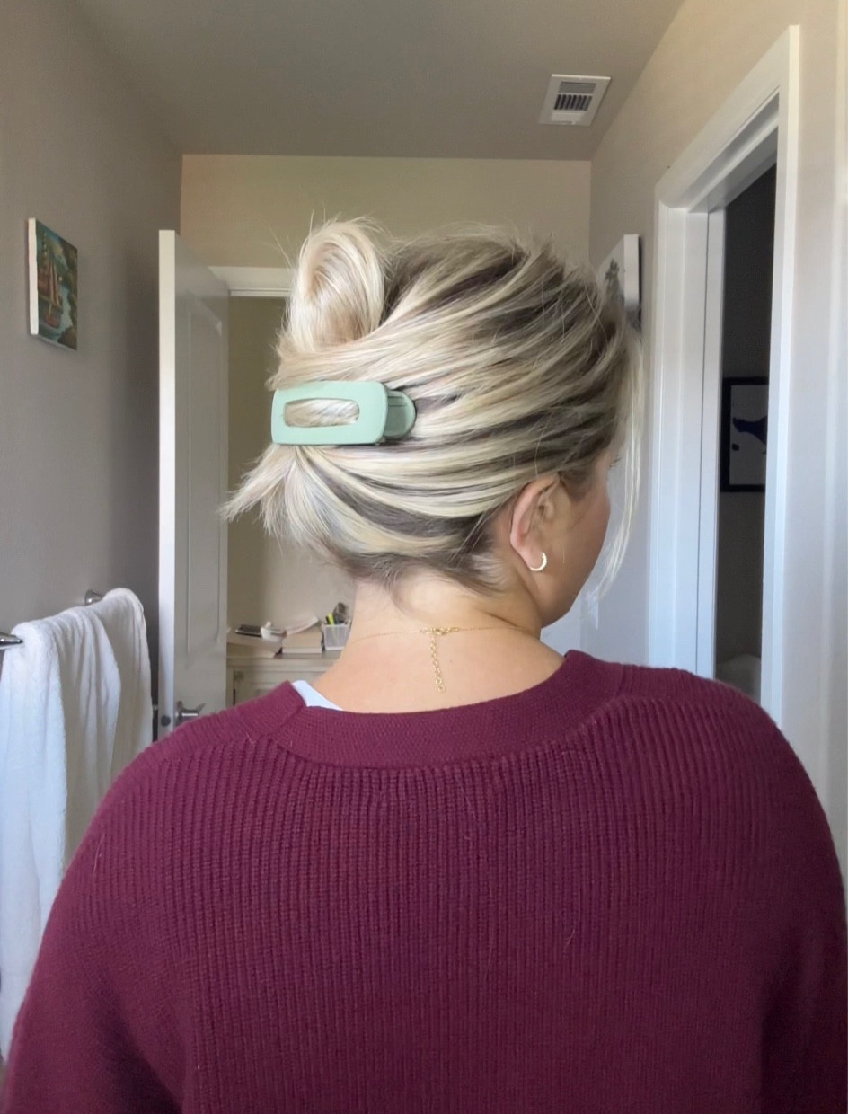 Love these flat claw clips. They’re actually so comfy and still hold your hair up well. Way more easy to drive with too. Obsessed 

#LTKstyletip #LTKfindsunder50 #LTKbeauty