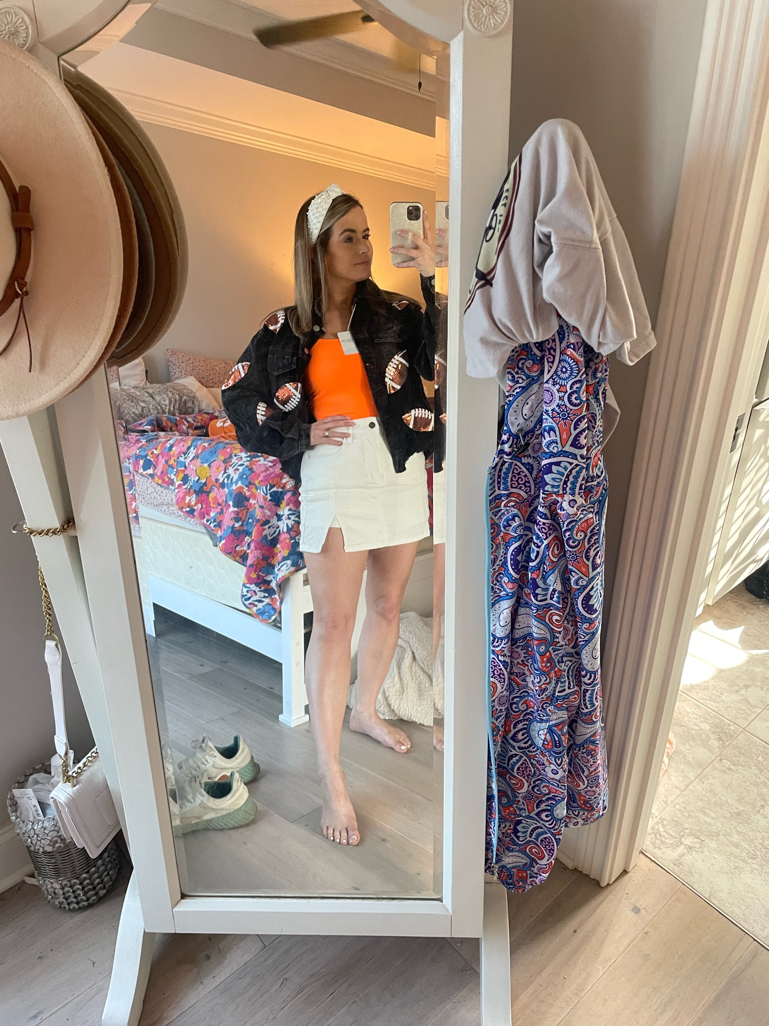 Throwback to Tennessee football weekends 🏈🧡🤍 Amazon for the  win on this one! Who is your fave team? ✨

#LTKFindsUnder50 #LTKSeasonal #LTKStyleTip