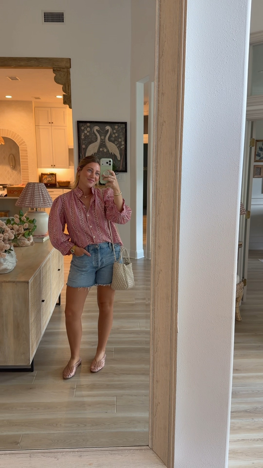 I’m embarrassed to tell you how often I’ve worn this necklace and these jellies lately… 😂

But when you find a good thing, you WEAR IT. 🤷🏼‍♀️

Apparently I have a uniform now. 😂