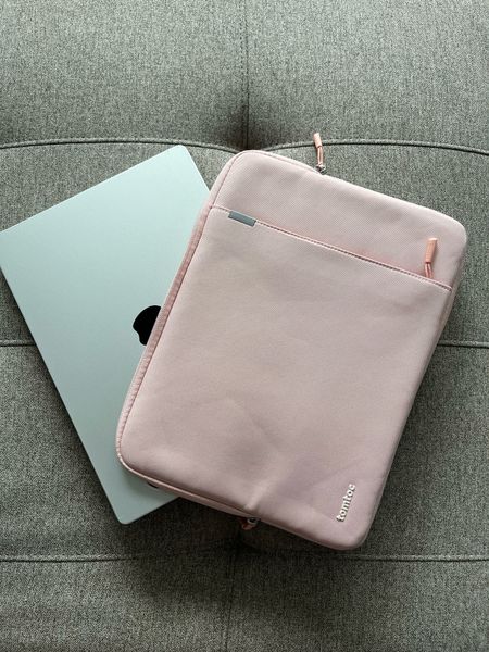 Best case for MacBook Pro 14 inches. Very padded so it kelps it protected when I’m on the go. It also has a pocket where I keep cables and adapters.