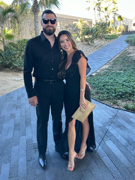 Black dress for a wedding in Cabo! ☀️