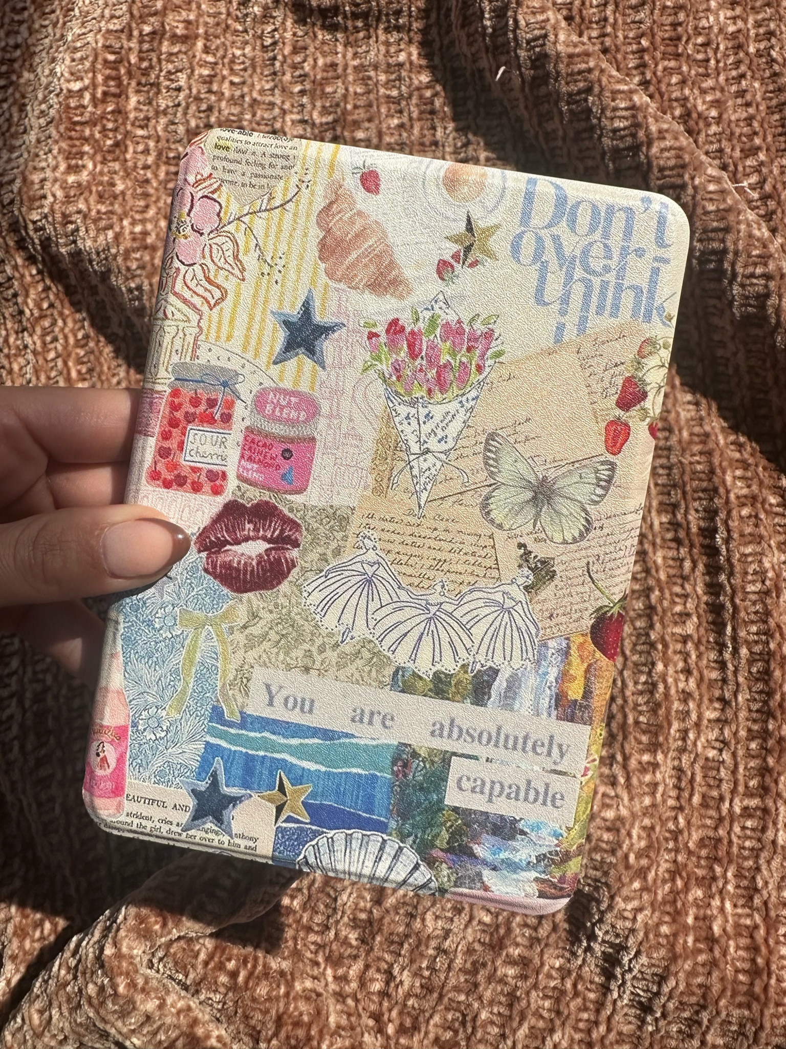 My kindle case is on sale today! The cutest design, such high quality & it has the strap on the inside for easy reading!



#LTKStyleTip #LTKSeasonal #LTKSaleAlert