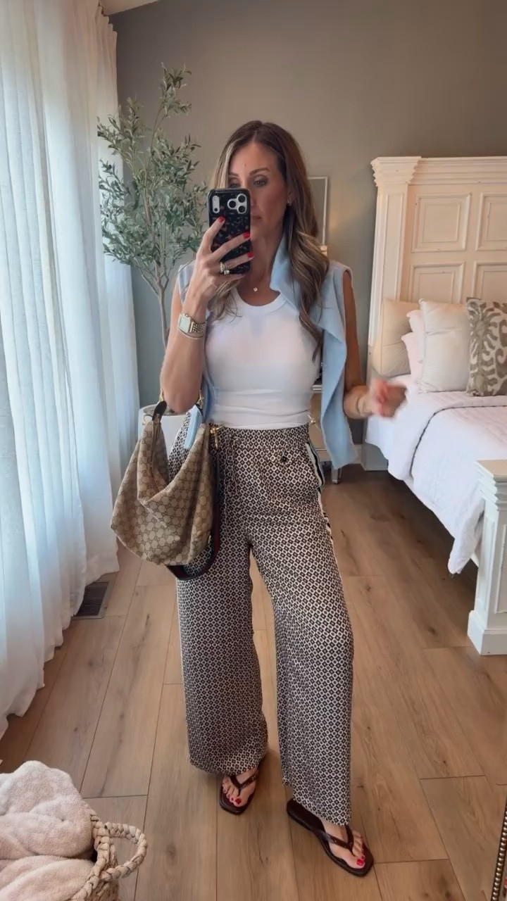 These pants are doing all the work and I’m letting them. Wearing a size medium.

#LTKmomlife #LTKOver40 #LTKNYFW

#LTKdayinmylife #LTKootd #LTKmomlife