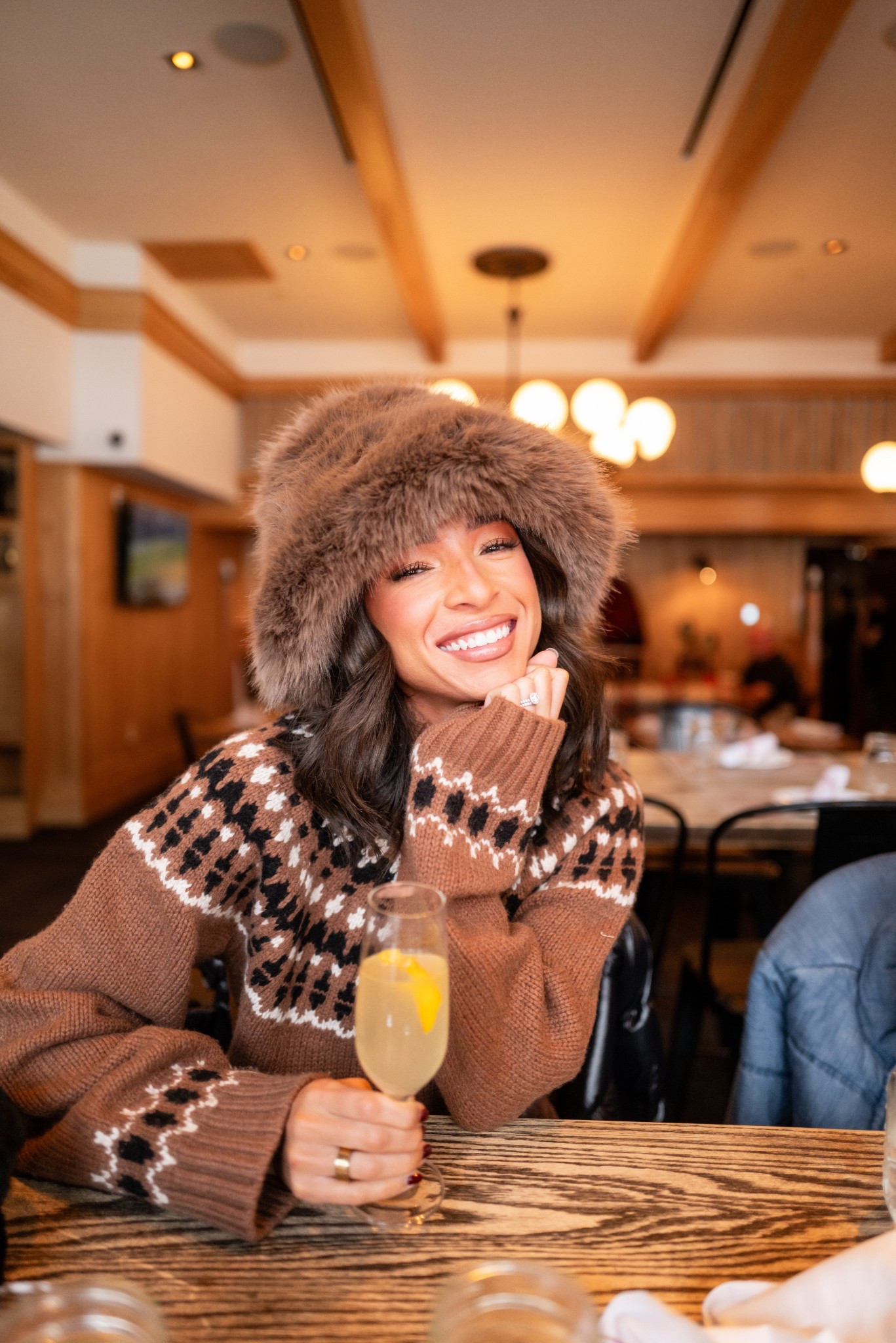 Mountain town outfit 🤍 Wearing size small sweater (exact sweater is OOS but I’ve linked simiars) 


Fair isle sweater
Faux fur hat 
Winter outfit 
Winter style 
Winter fashion 

#LTKSeasonal
