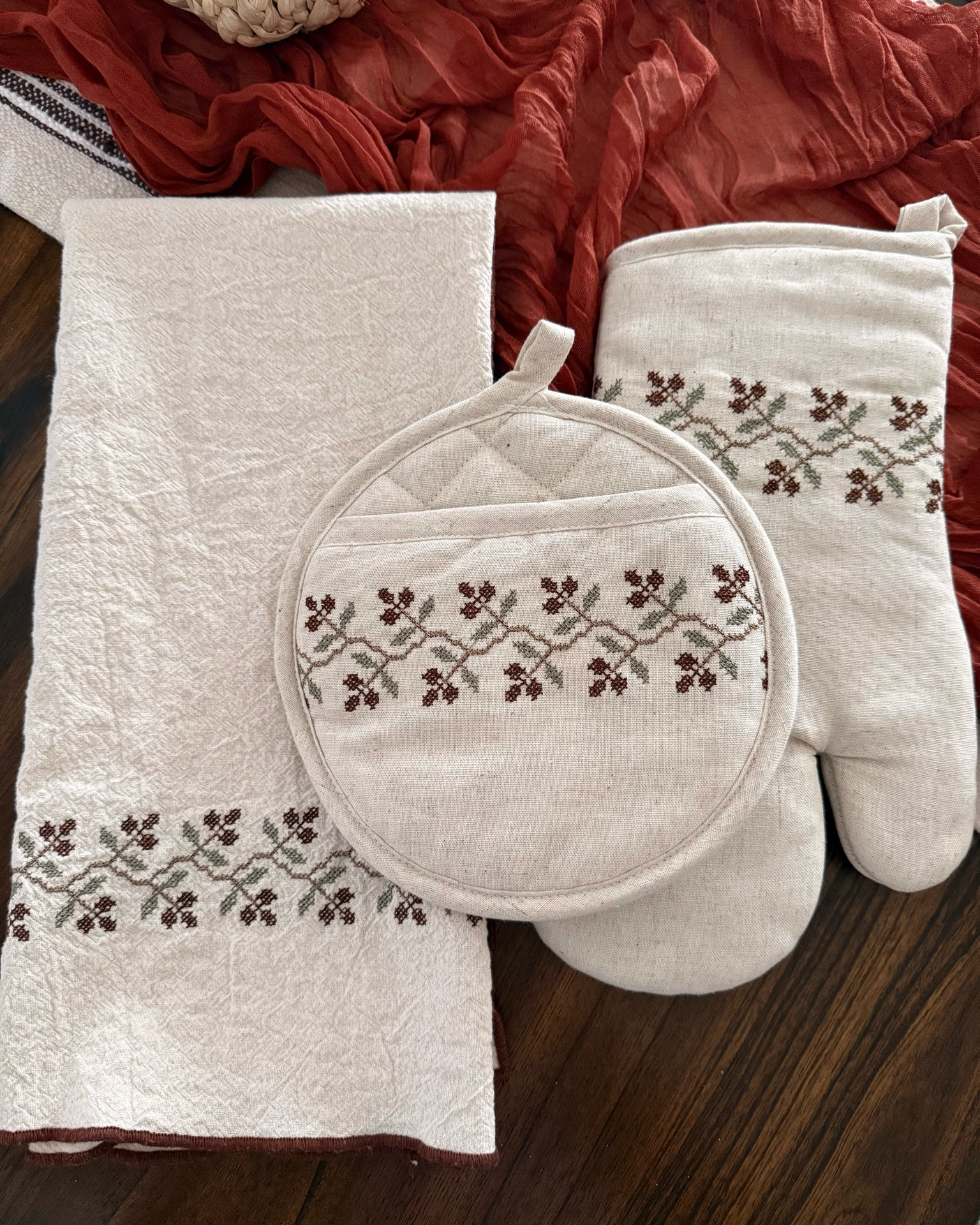 Target has so many adorable fall arrivals. I grabbed a couple for my kitchen. 




Target fall arrivals, pumpkins, fall home decor

#LTKSeasonal #LTKHome #LTKSaleAlert