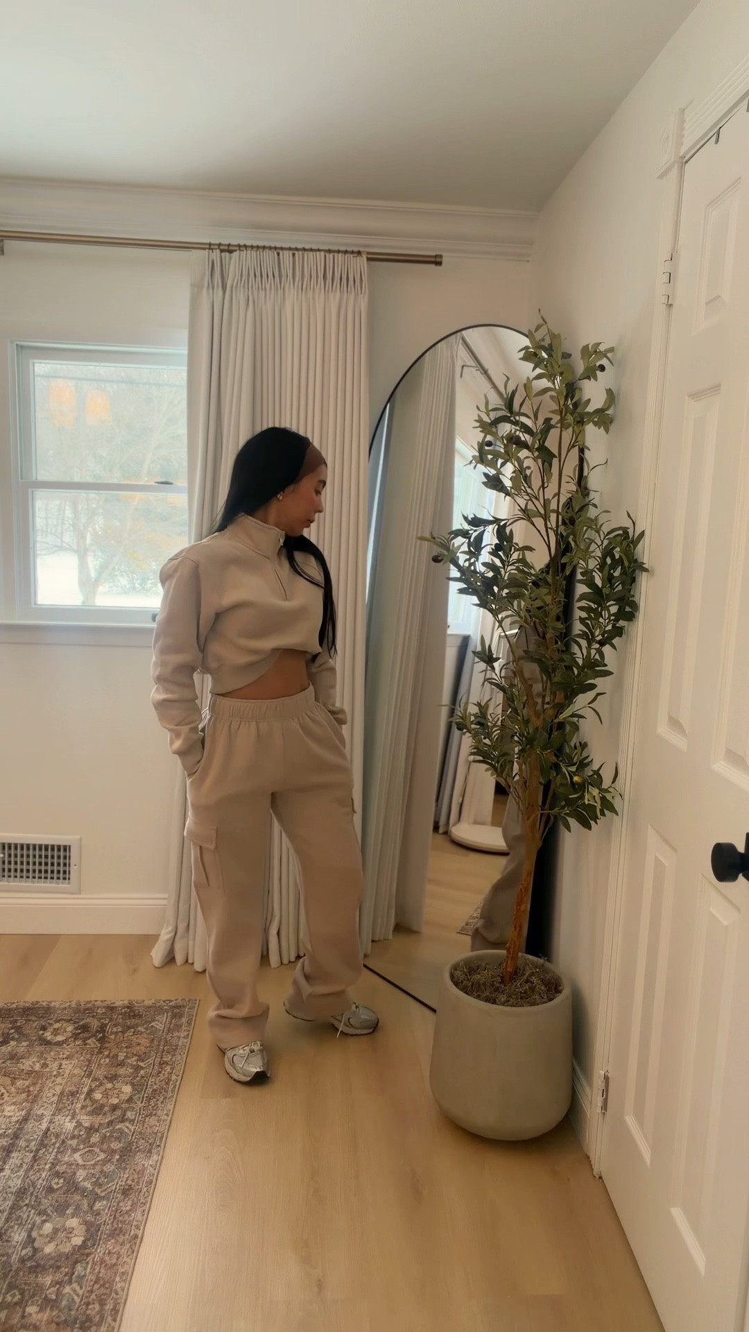 Comfy OOTD 🤍 Demasiado cómodo
Perfect for errands & travel-wearing size small

#LTKPetite #LTKgrwm #LTKootd