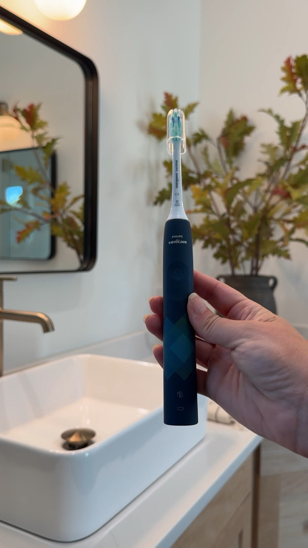 Say goodbye to plaque with the Philips Sonicare 4100 Rechargeable Electric Toothbrush!