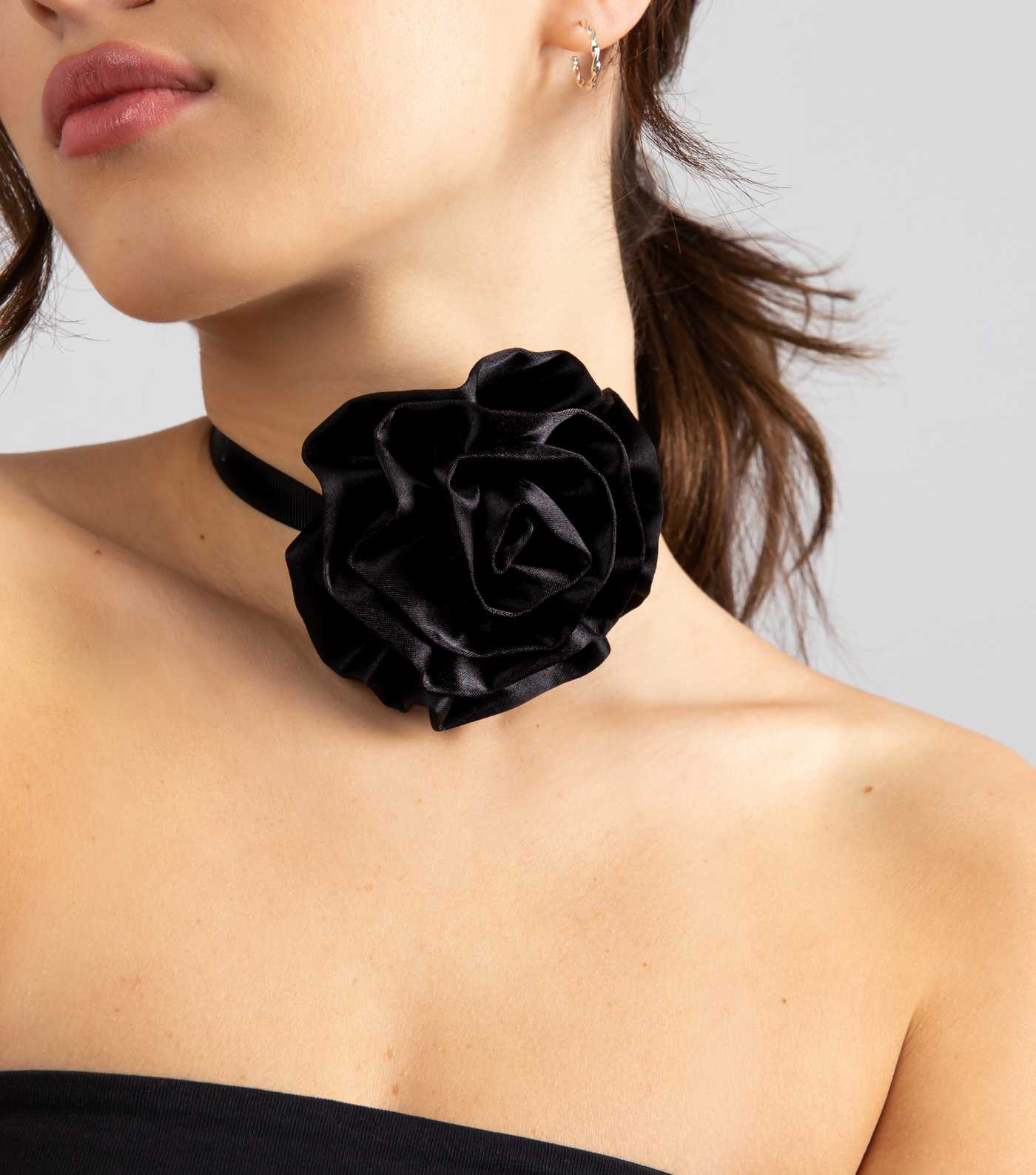 Freedom Black Flower Corsage Choker
						
						Add to Saved Items
						Remove from Saved Items | New Look (UK)