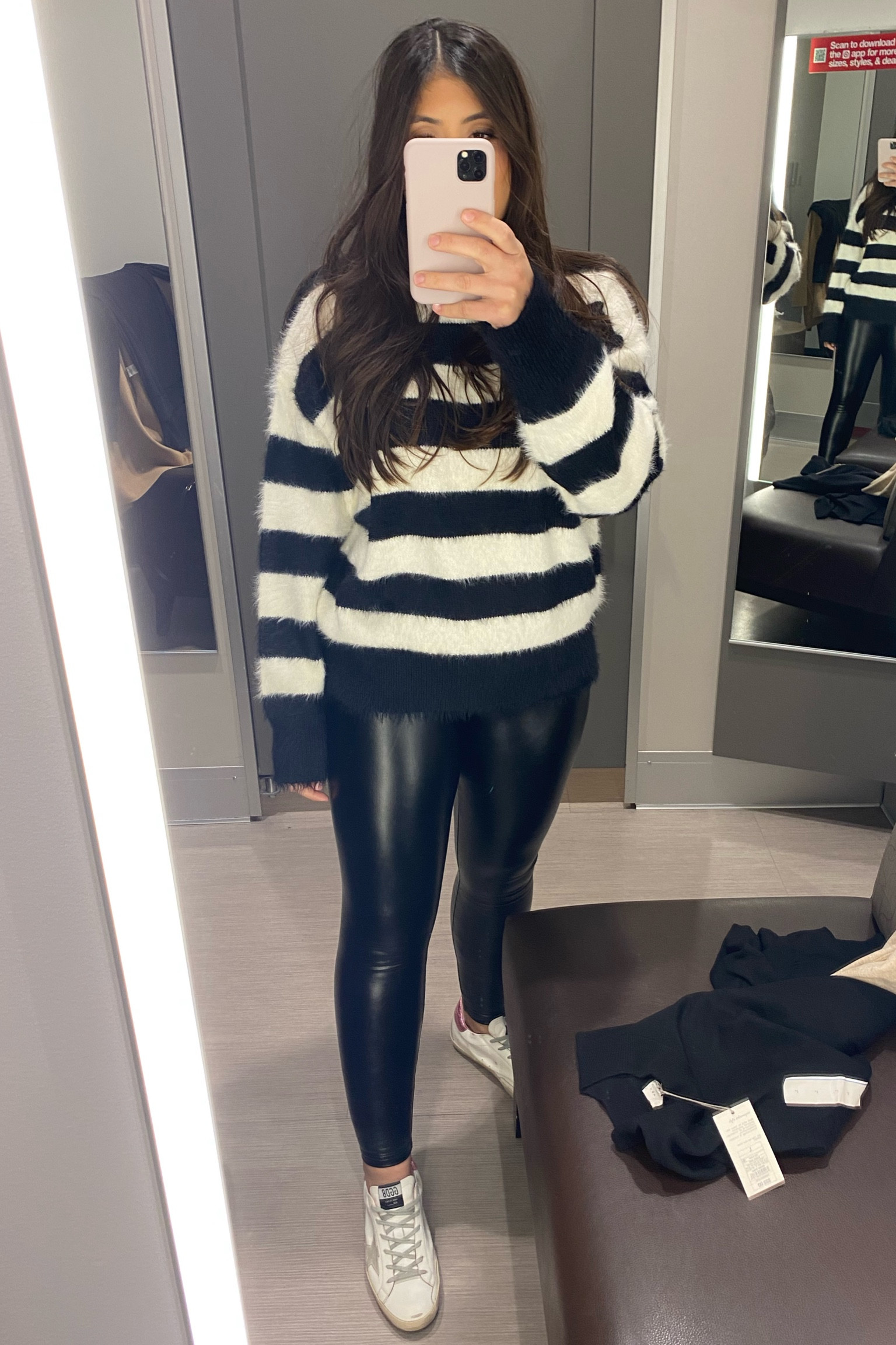 Fun fuzzy black and white sweater!



Target sweater, faux leather leggings, fuzzy sweater, eyelash sweater, black and white sweater, target find, target shirt 

#LTKHoliday #LTKSeasonal #LTKsalealert