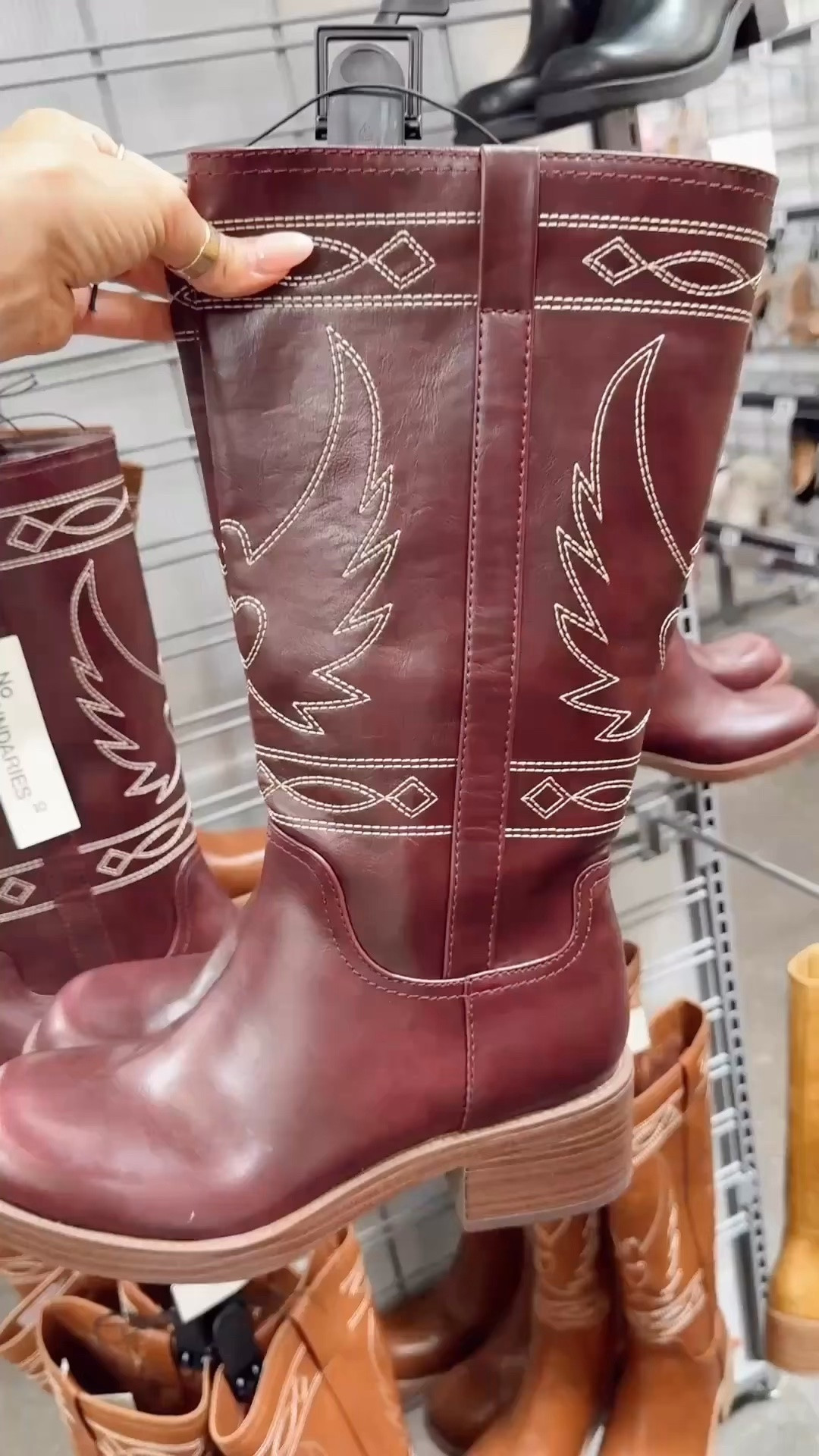 Frye Vibes 🤝🏼 Walmart Budget 

I have last years and love them soooo much!!!!!!!

TR: 10:9