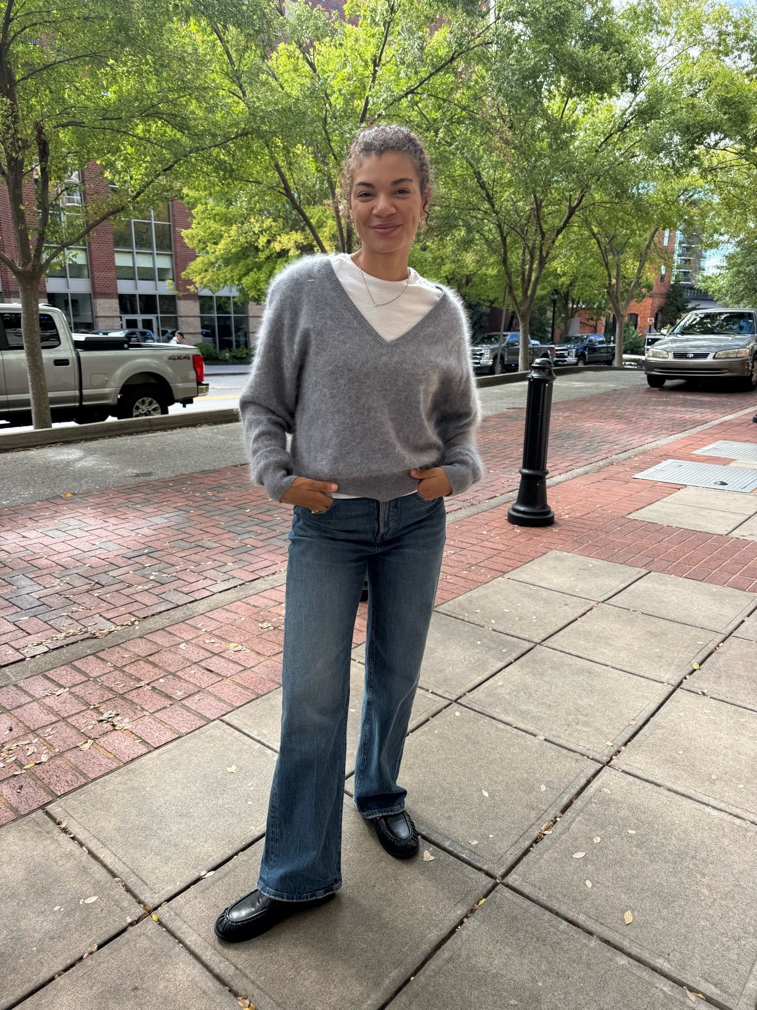 Simple layered fall outfit: white t shirt, v neck sweater, jeans, loafers