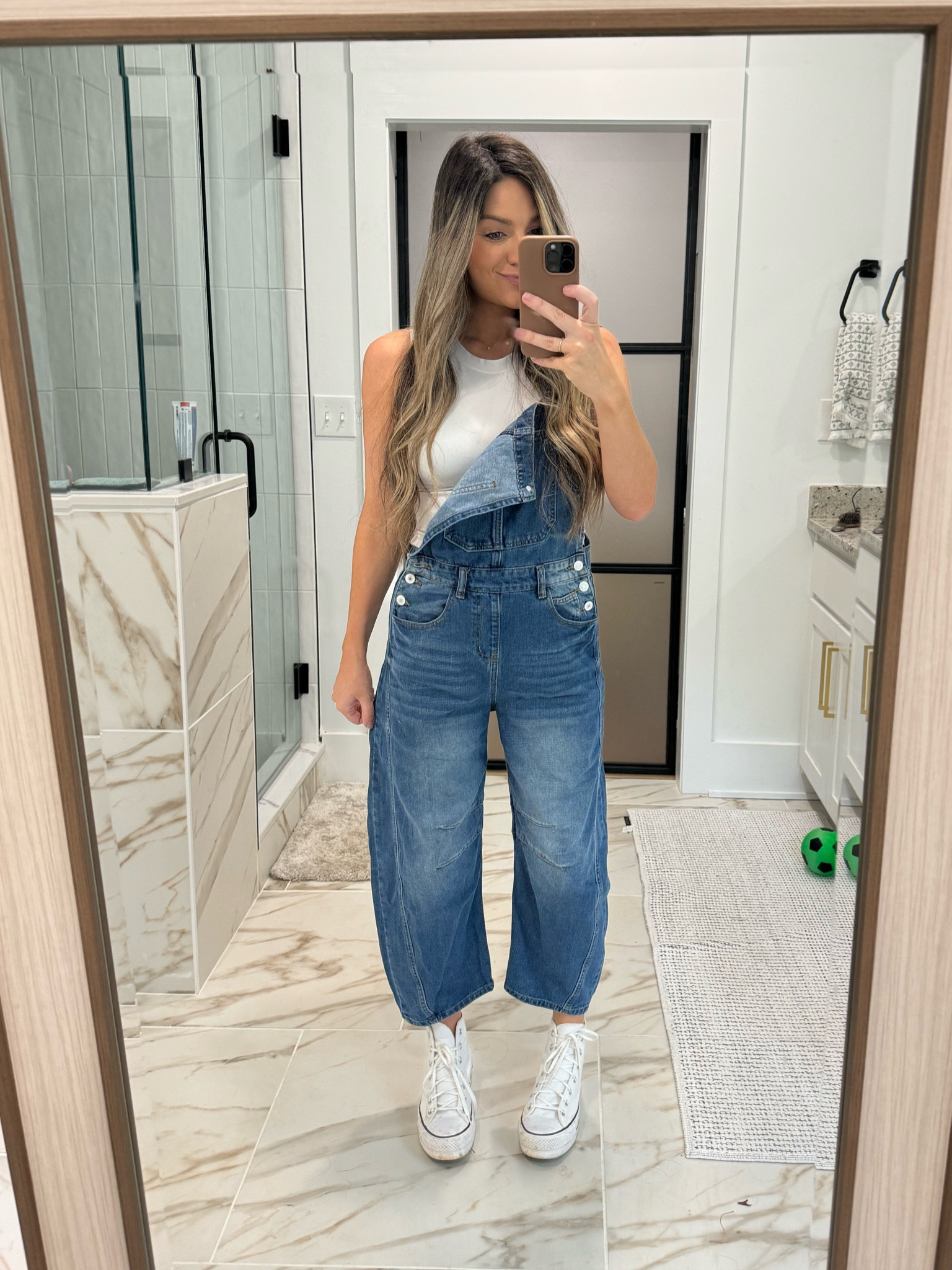 I’m loving the barrel style overalls 👏 free people dupeeee
Wearing a small but you can size up in these for looser fit.

#LTKSeasonal #LTKfindsunder50