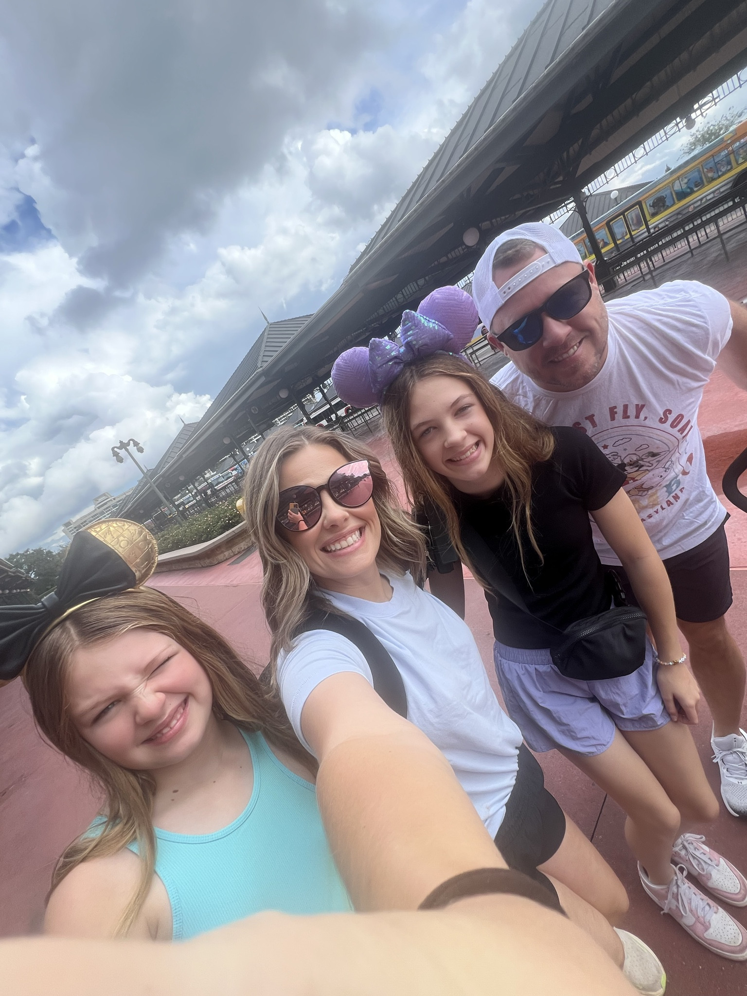 Disney family / Disney parks outfits 

#LTKHoliday #LTKdayinmylife #LTKmomlife