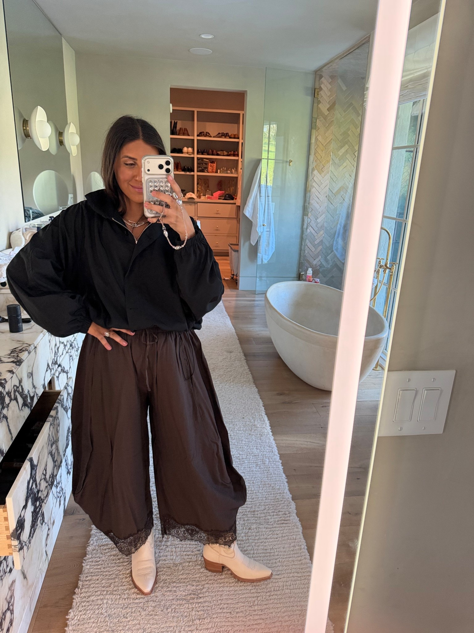 Top: medium 
Pants: medium 

Dressupbuttercup.com #dressupbuttercup #dederaad 


#LTKootd #LTKgrwm #LTKmomlife