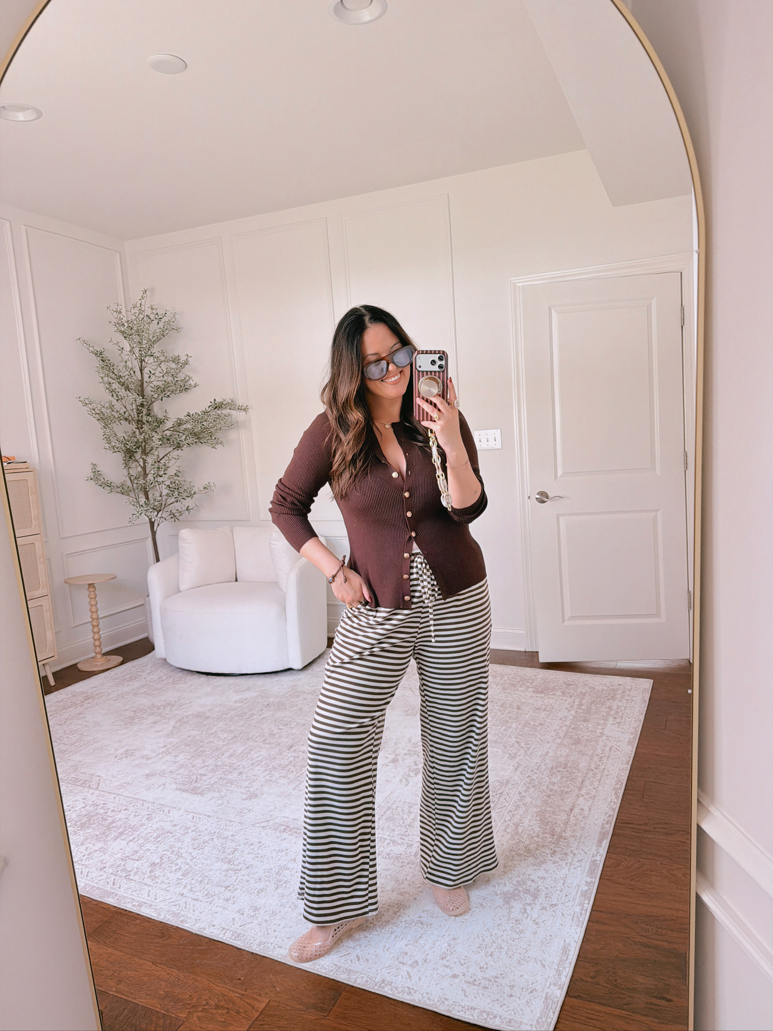 Wearing a large in the top and an XL in the pants

#LTKSeasonal #LTKMidsize