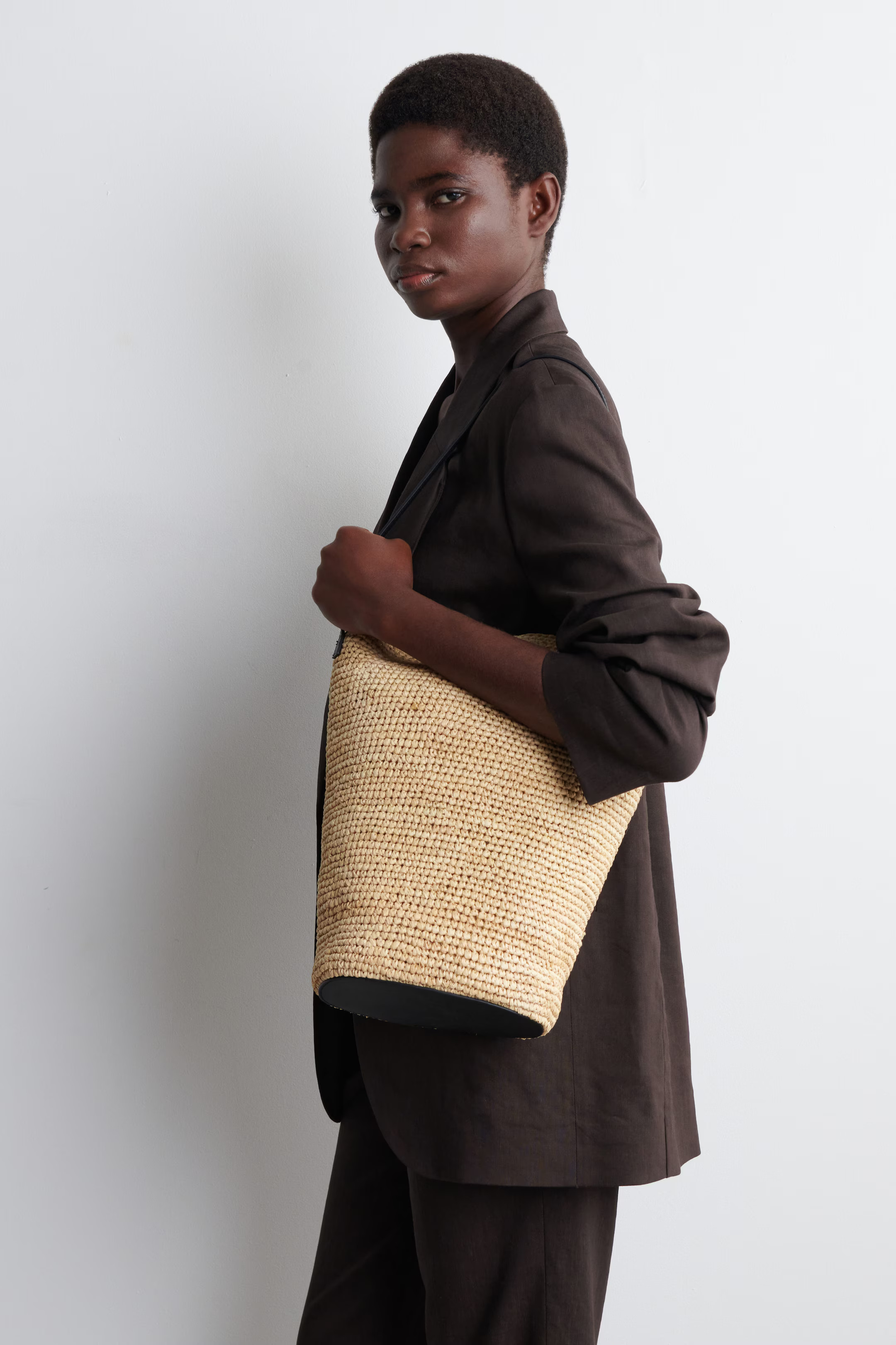 BUCKET BAG - STRAW - BEIGE / BLACK | COS | COS UK