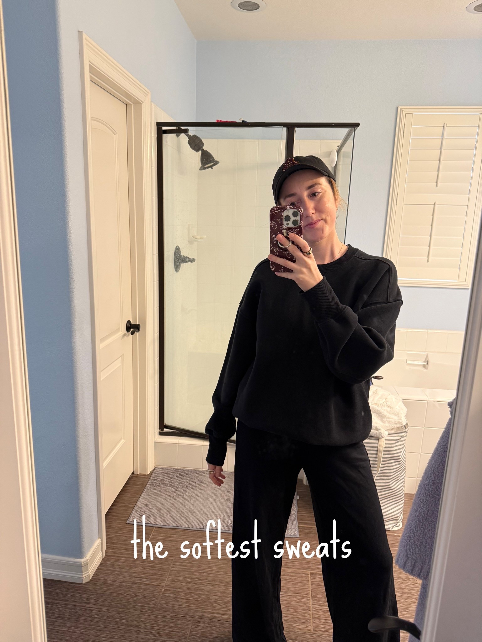 It’s cold again so wearing the coziest sweatsuit 🖤