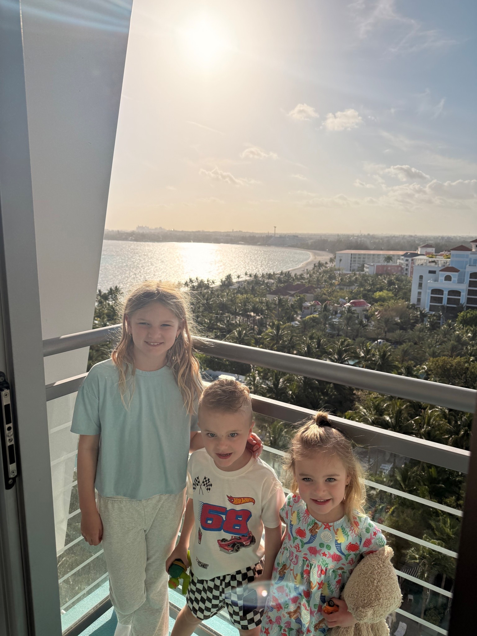 Linking Andi and Grey’s outfits! ❤️☀️ 