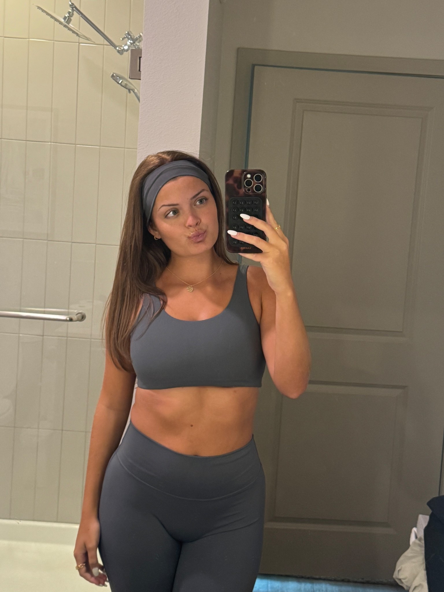 THIS WORKOUT SET>> 

#LTKActive #LTKU #LTKStyleTip