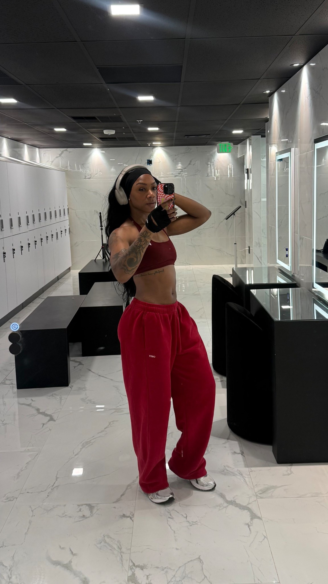 Gym OOTD! Usually a small but sized up in sweats (M, regular) for an oversized look 

Height: 5’5

Sports bra color: rosewood

#LTKootd #LTKfitnessgoals